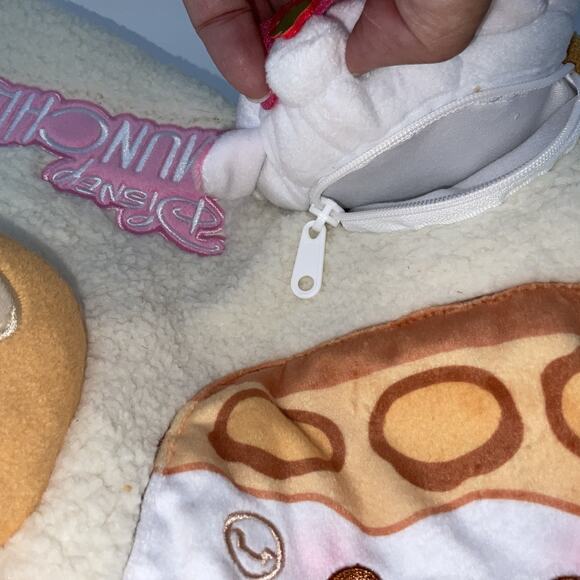 Disney Parks 2024 Munchlings Tote Marie Minnie Baymax New - Picture 5 of 10